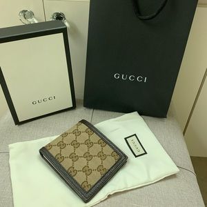 - SOLD -NWT GUCCI Men’s Billfold Wallet Original GG Brown